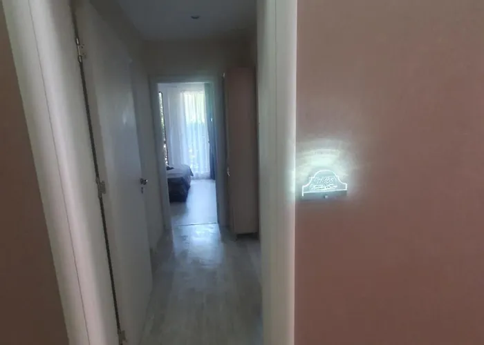 Harmony 11 Grand Апартхотел *